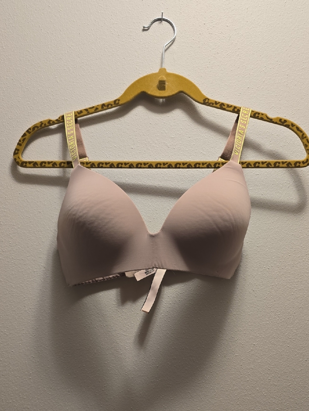Victoria's Secret Pale Pink Molded T-Shirt Bra
